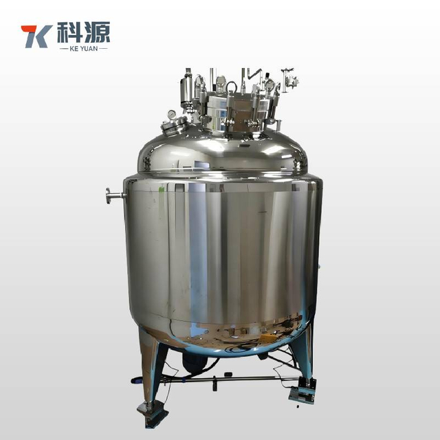 Sanitary Insulated Stainless Steel Water Tank with CIP Spray System and Temperature Monitoring for Food/Beverage Industry