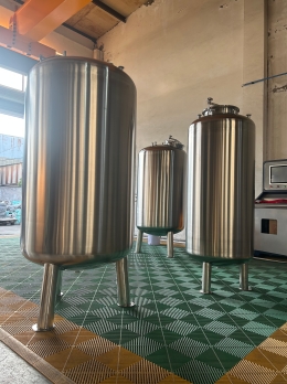 Food-grade sterile water tank, undergoes meticulous cleaning before shipment